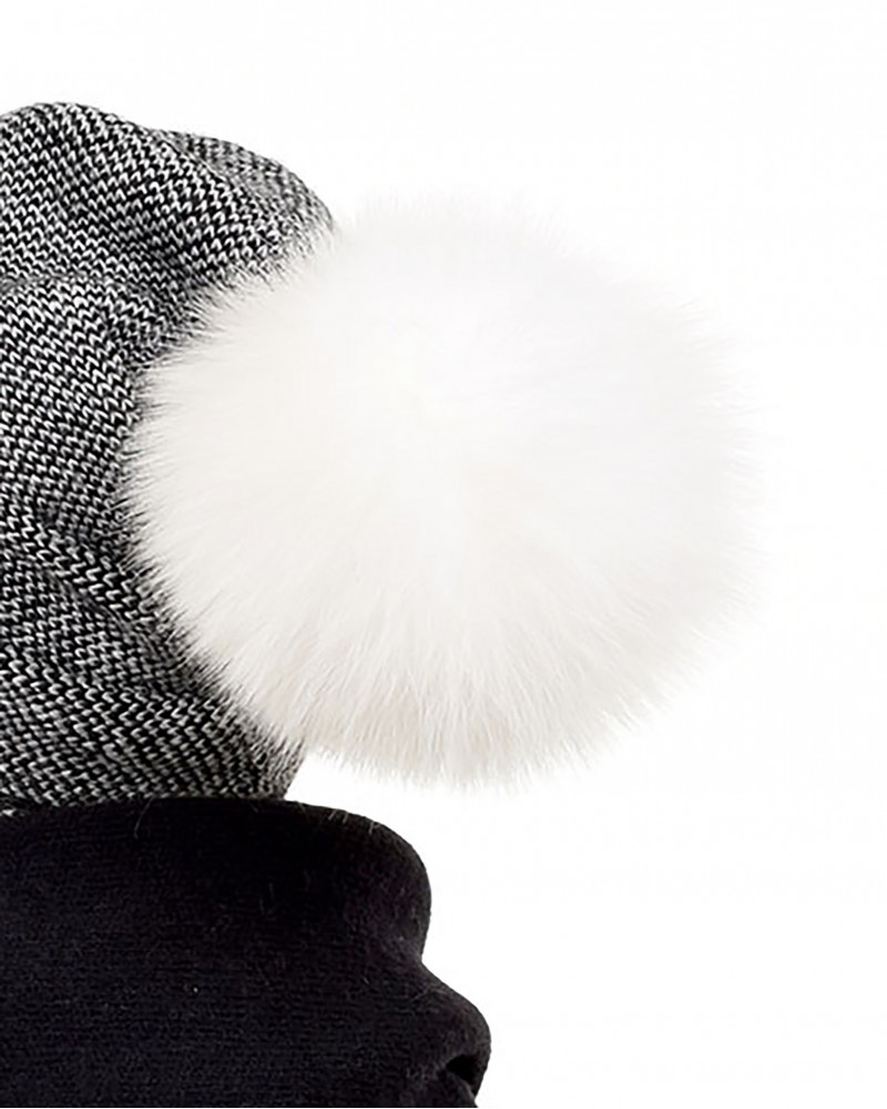 Pompom for the hat of natural white fox fur
