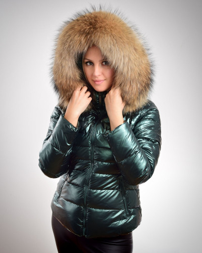Women's short jacket with hood with raccoon fur, green