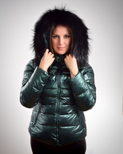 Women's short jacket with hood with raccoon fur, green