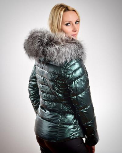 Women's short jacket with hood with fox fur, green