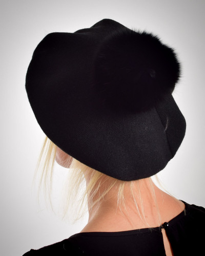 Women's woolen beret with fox fur pompom, black