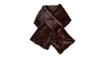Mink scarves - the craftsmanship of warmth and luxury