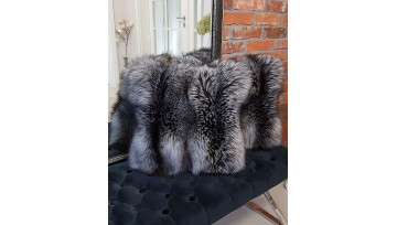 Decorative pillows made of natural fur that will give your home a unique style